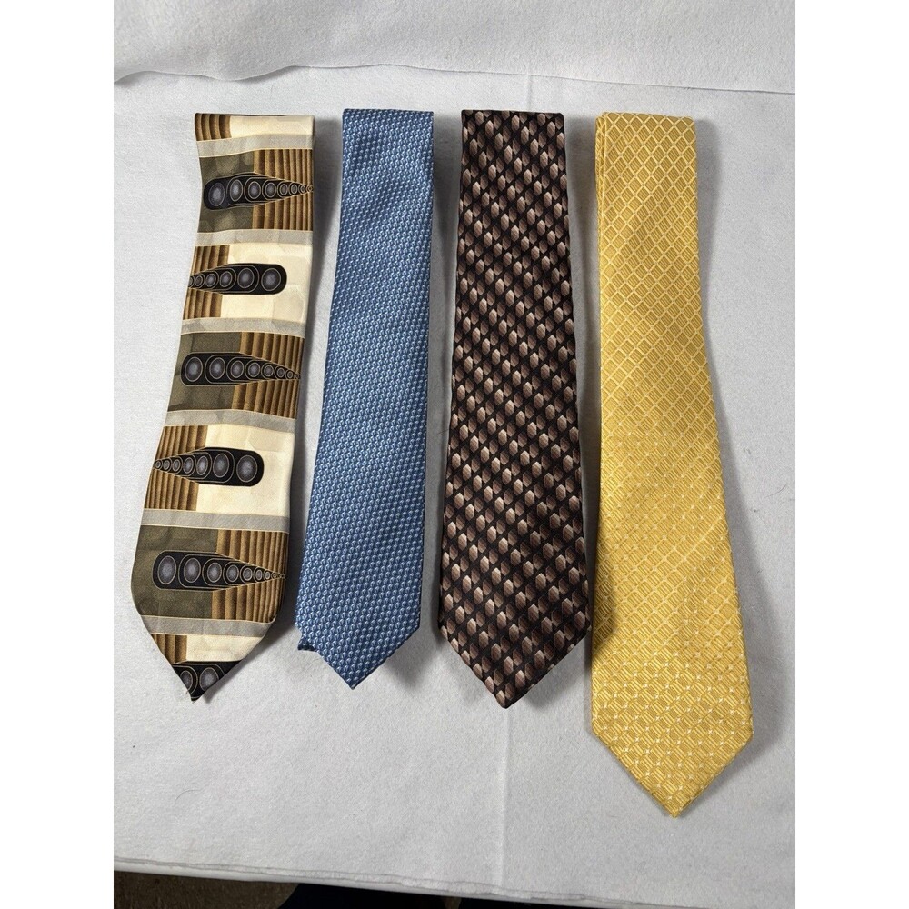 Lot Of Four Ties Trump/Ottimo Uomo/Bespoke And Jones New York